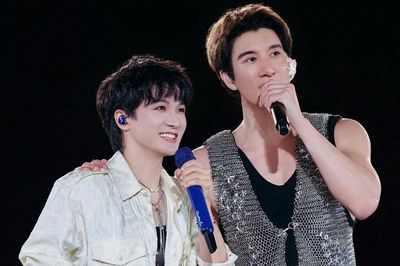 Vương Lực Hoành khâu 39 mũi, Châu Thâm suýt ngã trên sân khấu: Vì sao tai nạn concert ngày càng đáng báo động?