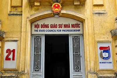 Trao quyền bổ nhiệm giáo sư, phó giáo sư: Làm sao để 'buông' mà không 'rối'?