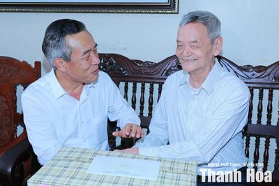 Bí thư Tỉnh ủy Lê Đức Thái thăm, tặng quà các gia đình chính sách