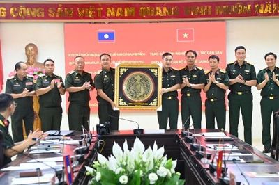 Đoàn cán bộ Cục Xây dựng cơ sở Quân đội nhân dân Lào thăm, trao đổi kinh nghiệm công tác dân vận tại Bắc Ninh