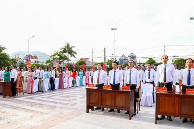Dâng hoa kỷ niệm 96 năm Ngày truyền thống đấu tranh cách mạng của Đảng bộ và Nhân dân tỉnh Khánh Hòa