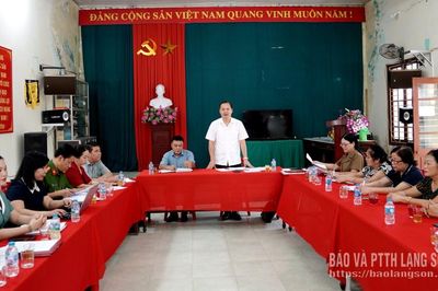 Bí thư Đảng ủy phường Đông Kinh làm việc với Chi bộ Khối 1
