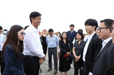 Phó Chủ tịch UBND tỉnh Phan Trung Bá làm việc với đoàn doanh nghiệp nước ngoài tìm hiểu cơ hội đầu tư tại KCN Trấn Yên