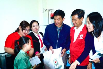 Hành trình Đỏ Lâm Đồng thăm, tặng quà 30 bệnh nhân mắc bệnh tan máu bẩm sinh