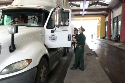 Nâng cao hiệu quả đấu tranh chống buôn lậu, gian lận thương mại và hàng giả