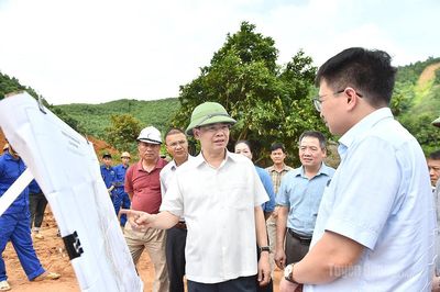 Chủ tịch HĐND tỉnh Nguyễn Văn Sơn khảo sát tiến độ hai công trình đầu tư công trọng điểm