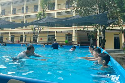 Học bơi để tự bảo vệ mình