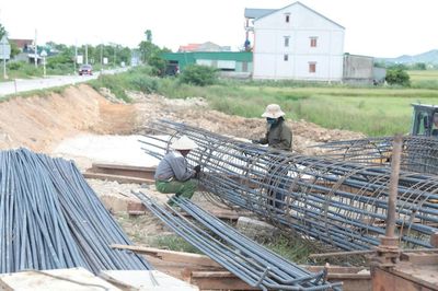 Hà Tĩnh: Huy động tối đa nhân lực, tăng tốc thi công 60 công trình hư hỏng do thiên tai