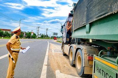 Gia Lai tổng kiểm tra phương tiện chở vật liệu, đảm bảo an toàn trên các cung đường