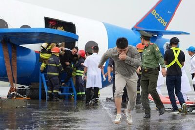 Cận cảnh màn diễn tập cứu nạn máy bay quy mô lớn tại Nội Bài