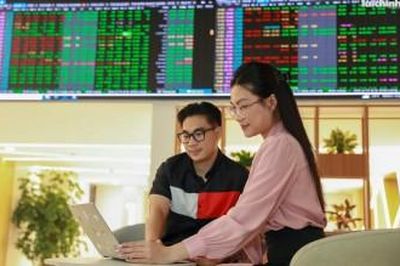 Chứng khoán ngày 16/7: Lực cầu nhập cuộc quyết liệt, VN-Index đảo chiều tăng điểm mạnh