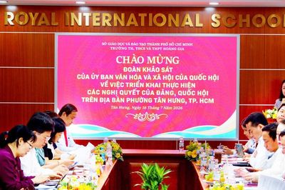 Đoàn khảo sát của Ủy ban Văn hóa và Xã hội làm việc tại phường Tân Hưng, TP. Hồ Chí Minh