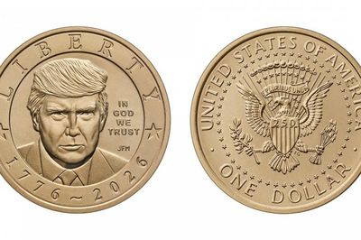 Mỹ bắt đầu đúc đồng xu một USD bằng vàng in hình ông Trump