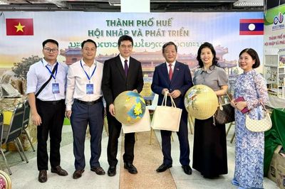 Vinamilk, VinFast và hàng trăm doanh nghiệp tham gia Hội chợ Việt - Lào 2026