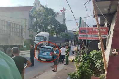 Điều tra nguyên nhân 3 người đàn ông tử vong trong 2 xe ô tô