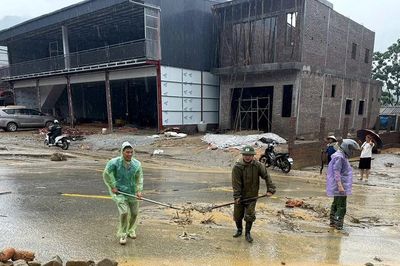 Công an Lào Cai hỗ trợ khắc phục hậu quả mưa lũ, bảo vệ nhân dân