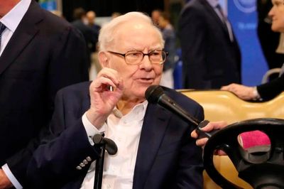 Warren Buffett lần đầu xác nhận chính ông quyết định đầu tư vào Alphabet, nhưng vẫn xếp sau Apple trong danh sách yêu thích