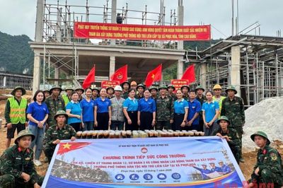 Xã Phục Hòa tổ chức Chương trình 'Tiếp sức công trường' tại công trình trường nội trú liên cấp