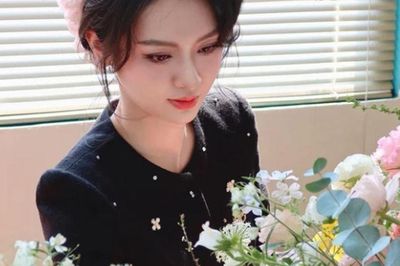 Vũ Thúy Quỳnh đăng vỏn vẹn 4 từ đầy ẩn ý, dân mạng gọi tên một người