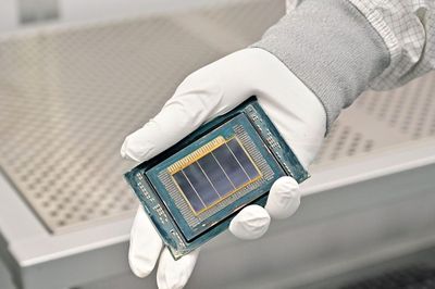 Intel là hãng đầu tiên xuất xưởng chip thương mại dùng công nghệ in thạch bản High NA EU