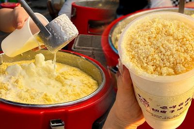 Món gì đây mà từ chợ đêm đến khắp MXH 'đứng ngồi không yên', chị em đua nhau xin công thức?