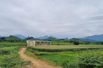 Cầu tiền tỷ xây xong vẫn chưa thể sử dụng vì thiếu đường dẫn