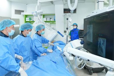 Trái tim bé 7 tuổi được bác sĩ Bạch Mai 'hồi sinh' nhịp đập khỏe mạnh ngay tại Ninh Bình