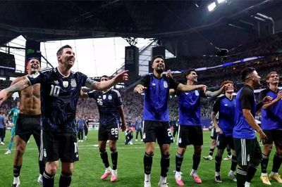 Cổ động viên Anh đòi xử thua đội tuyển quốc gia Argentina