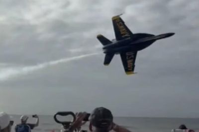 Tiêm kích bay biểu diễn 'vuốt tóc' khán giả, Hải quân Mỹ mở cuộc tra soát an toàn