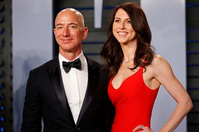 Nghịch lý vợ cũ Jeff Bezos cho đi 26 tỷ USD vẫn không nghèo