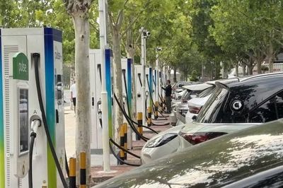 Mạng lưới trạm sạc xe điện tạo đà cho chuyển đổi xanh