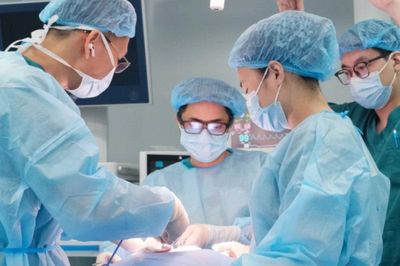 Phẫu thuật cấp cứu thành công người bệnh bị thủng dạ dày, nghi ngờ ung thư