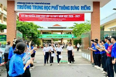 Chật vật tuyển sinh lớp 10