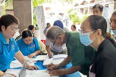 TPHCM đề xuất miễn phí bảo hiểm y tế cho người từ đủ 60 tuổi