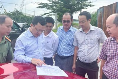 Lãnh đạo phường Tân Phước khảo sát dự án Cảng Cái Mép Hạ và Khu công nghiệp Phú Mỹ 3