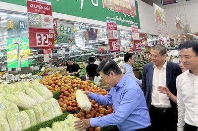 Tăng cường hợp tác đưa sản phẩm 'tick xanh' vào suất ăn học đường