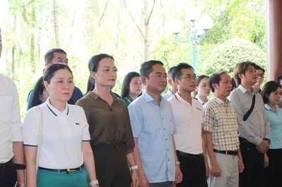 Báo Pháp luật Việt Nam tri ân tại Ngã ba Đồng Lộc, tiếp nối hành trình 'bồi đắp tâm hồn' tháng Bảy