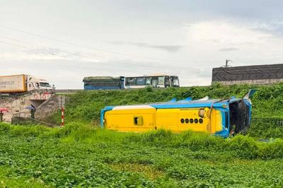 Ô tô khách mất lái khi di chuyển trên cao tốc Pháp Vân - Cầu Giẽ, 4 người tử vong