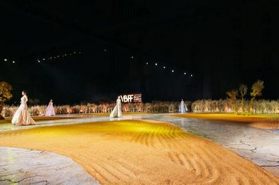 Xử lý 4 tấn thóc lúa sau đêm thời trang lớn chưa từng có