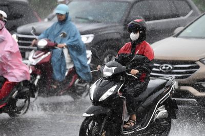 Thời tiết 10 ngày tới: Miền Bắc mưa lớn sầm sập, Trung Bộ nắng nóng chói chang