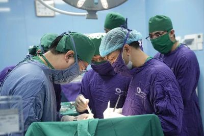 Phẫu thuật thành công lấy sỏi san hô thận lớn cho bệnh nhân cao tuổi mắc nhiều bệnh nền