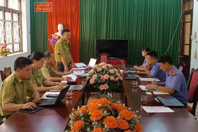 Trực tiếp kiểm sát việc tiếp nhận, giải quyết nguồn tin tội phạm tại Hạt Kiểm lâm khu vực Văn Quan