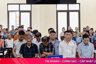 Tụ tập đánh bài liêng xuyên đêm, 12 bị cáo lĩnh án