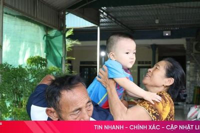 Khi ông bà... trở thành cha mẹ