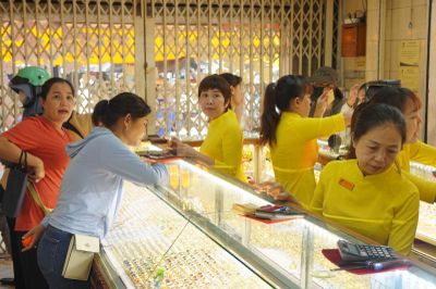 Giá vàng SJC sáng 17/7 lao dốc gần 2 triệu đồng/lượng