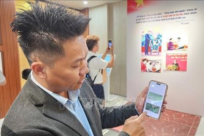 Bàn giao hơn 50 hồ sơ, kỷ vật phục vụ Chiến dịch 500 ngày đêm tìm kiếm hài cốt liệt sĩ