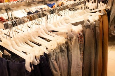 Lệnh cấm tiêu hủy quần áo và giày dép tồn kho của EU có hiệu lực