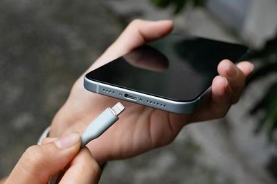 Đây là 4 điều người dùng iPhone nên ngừng làm ngay khi cắm sạc