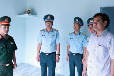 Khi những 'người thợ không chuyên' dựng mái ấm mới tri ân gia đình chính sách