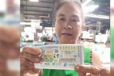 Người phụ nữ bán chuối chiên 'vỡ òa' khi biết trúng số độc đắc 4,8 tỷ đồng